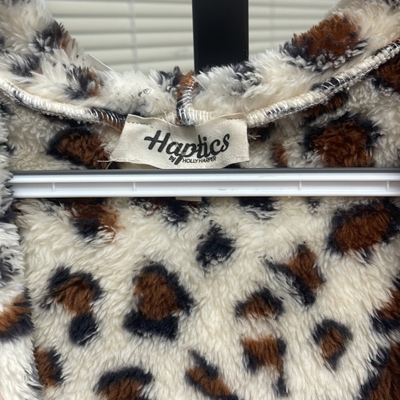 Clothes - Picture 3 of 4